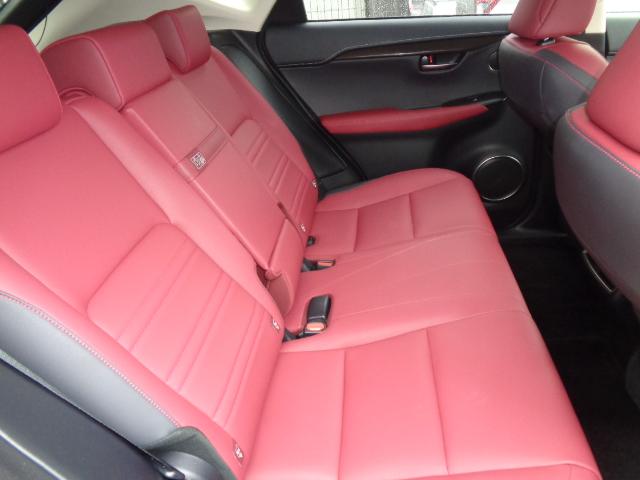 ６：４分割可倒式リヤシート