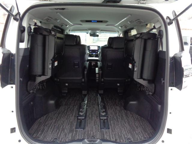 サードシート跳ね上げ状態