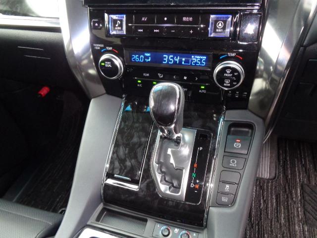 左右独立温度コントロールオートエアコン　運転席・助手席シートヒーター＆ベンチレーション