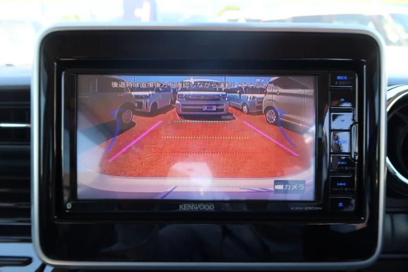 バックモニターで駐車をアシスト
