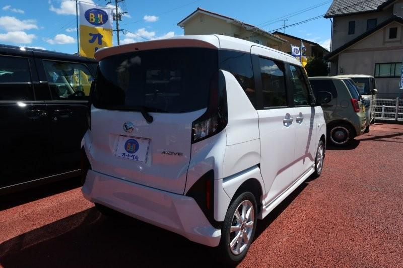 コーナーセンサーで障害物をお知らせ
