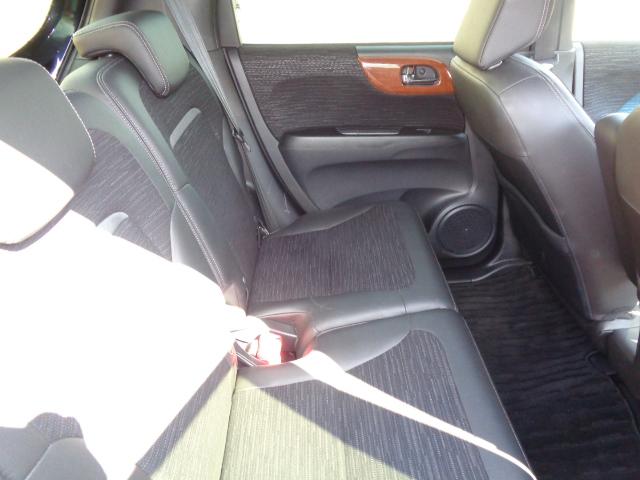 ５：５分割可倒式リヤシート