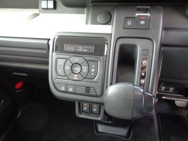 フルオートエアコン　電動パーキングブレーキ　運転席＆助手席シートヒーター