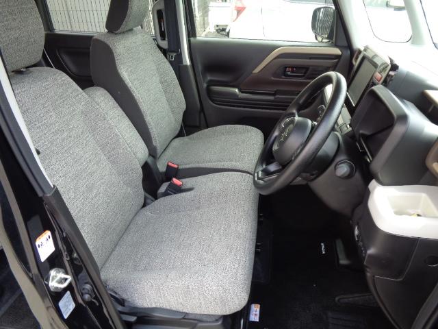 運転席シートリフター付　センターアームレスト付