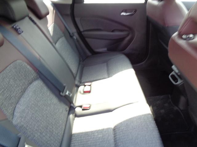 ６：４分割可倒式リヤシート