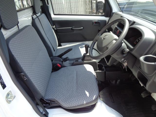 運転席シート前後スライド付き