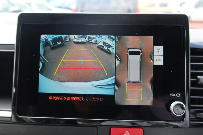 上から見たようなモニターで駐車をアシスト