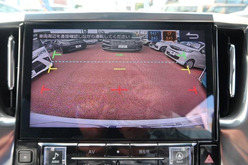 バックモニターで駐車をアシスト