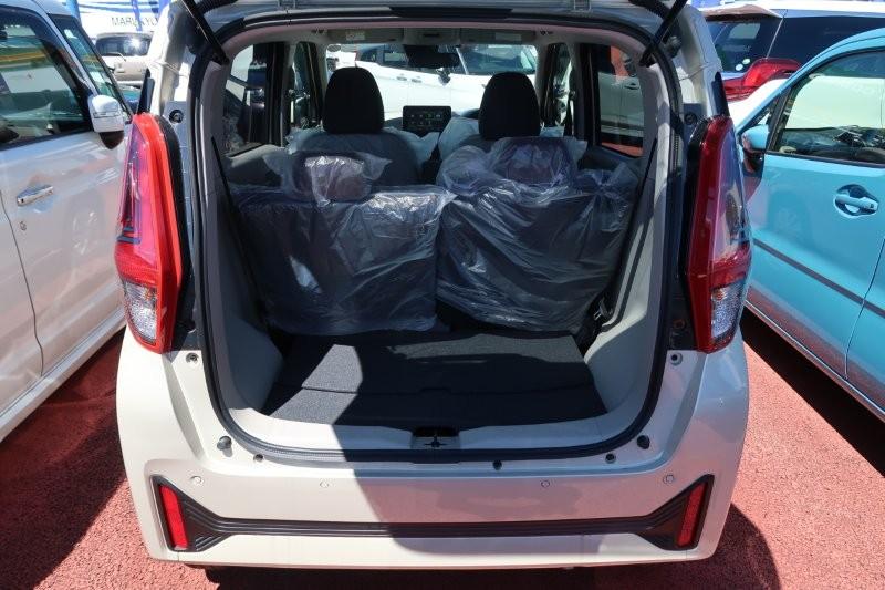 乗せる荷物に合わせてシートアレンジ可能　　　T.O