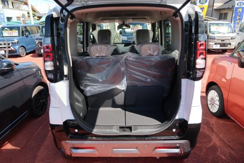 乗せる荷物に合わせてシートアレンジ可能　　　T.O