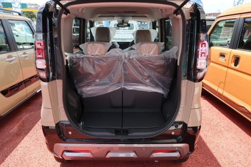乗せる荷物に合わせてシートアレンジ可能　　　T.O