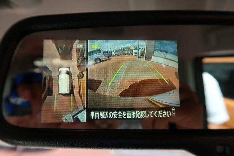 上から見たようなモニターで駐車をアシスト