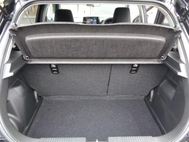 ラゲッジスペース　トノボード付　　　　　　Y