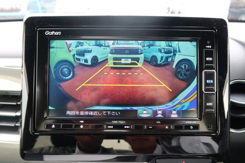 バックモニターで駐車をアシスト