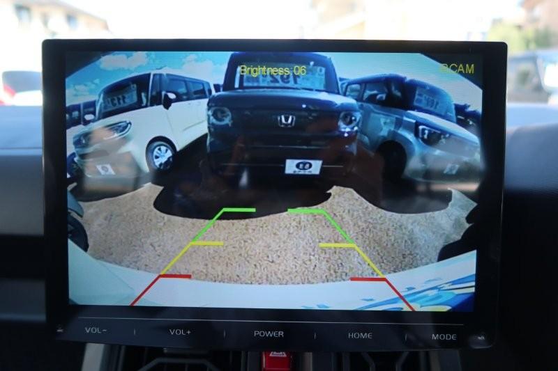 バックモニターで駐車をアシスト