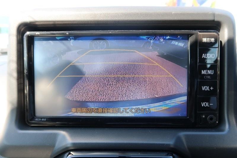 バックモニターで駐車をアシスト