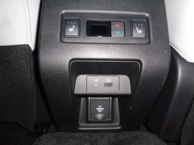 セカンドシートヒーター　充電用USBポート　アクセサリーコンセント（AC100V、最大1500W）